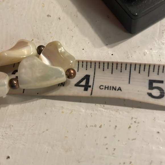 8” Mother of Pearl colored & gold bead adjustable stretch bangle bracelet - Picture 11 of 12